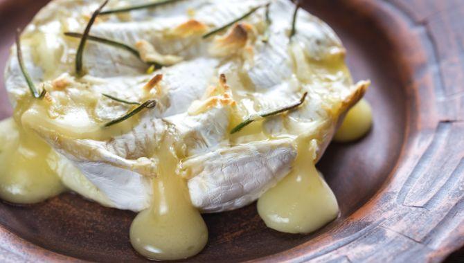 Receita do Queijo Camembert no Forno com Tomilho - petiscosecompanhia Qeijo Camember no forno - Petiscos & Companhia